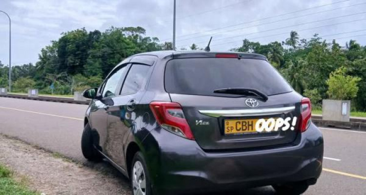 TOYOTA VITZ 2016