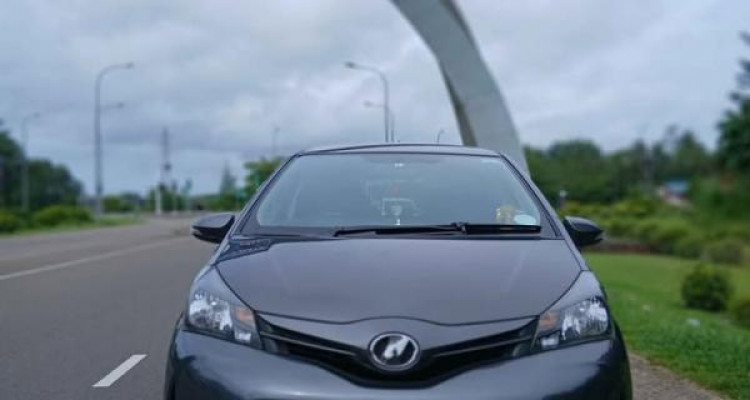TOYOTA VITZ 2016