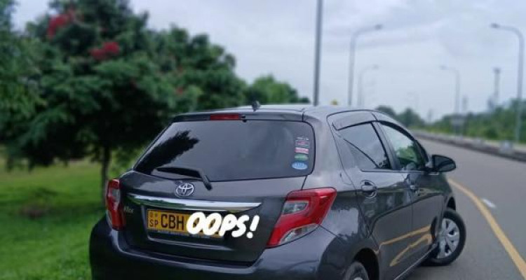 TOYOTA VITZ 2016