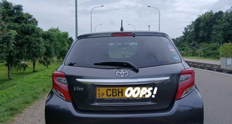 TOYOTA VITZ 2016