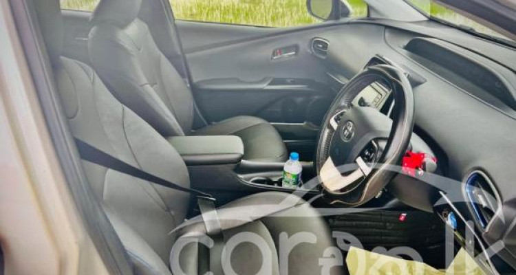 TOYOTA PRIUS 2016