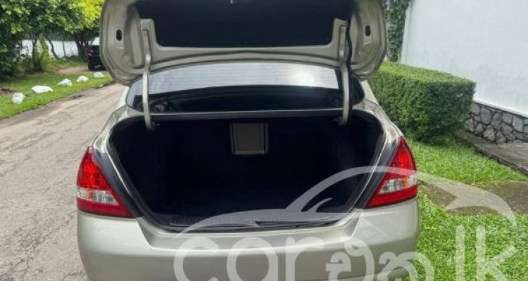 NISSAN TIIDA 2008