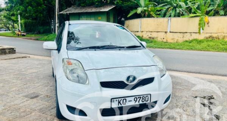 TOYOTA VITZ 2010