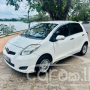 TOYOTA VITZ 2010