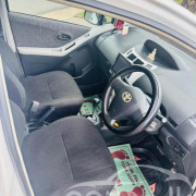 TOYOTA VITZ 2010