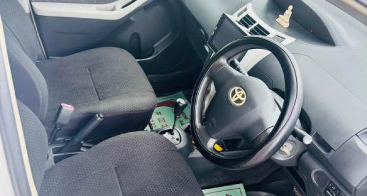 TOYOTA VITZ 2010