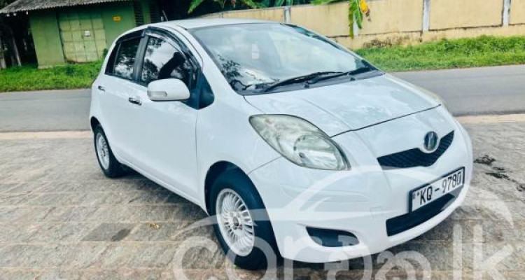TOYOTA VITZ 2010