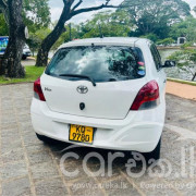TOYOTA VITZ 2010