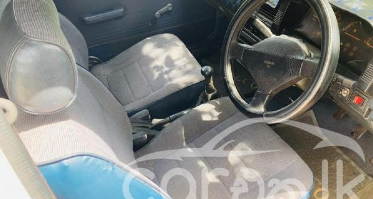 MAZDA FAMILIA 1987