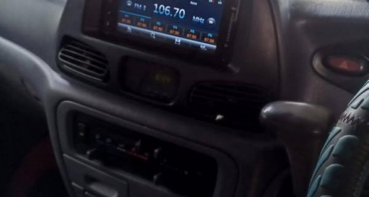 TOYOTA NOAH 2001