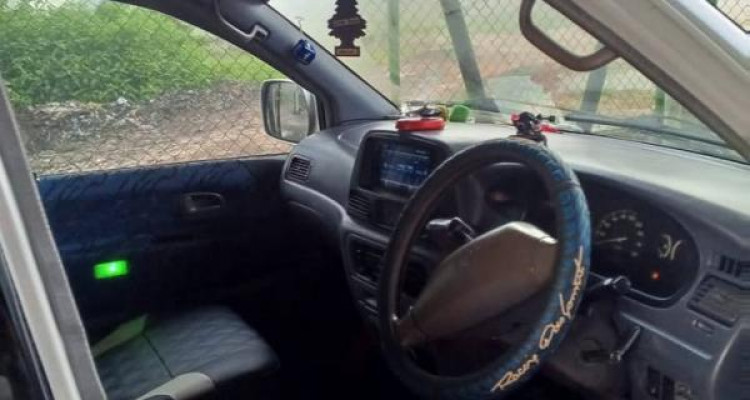 TOYOTA NOAH 2001