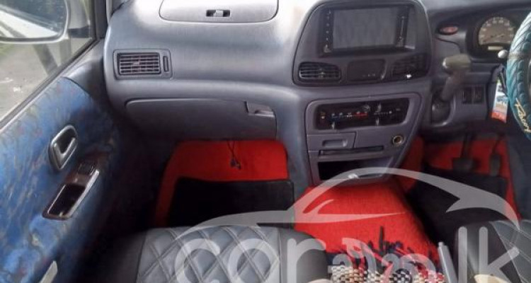 TOYOTA NOAH 2001