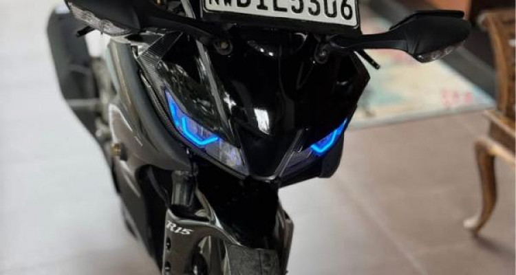 YAMAHA R15 2019