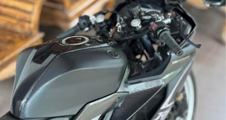 YAMAHA R15 2019
