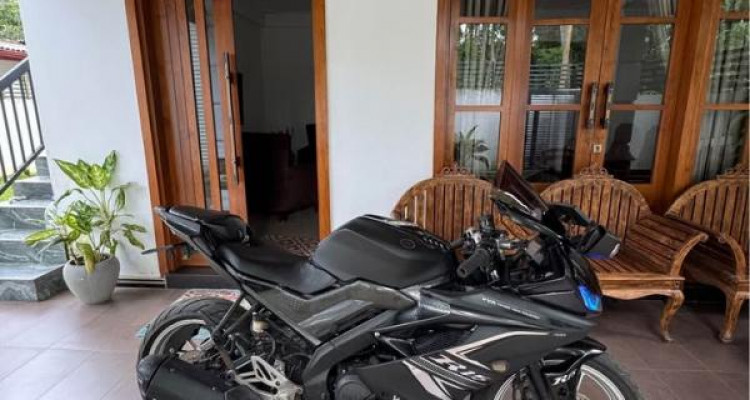 YAMAHA R15 2019