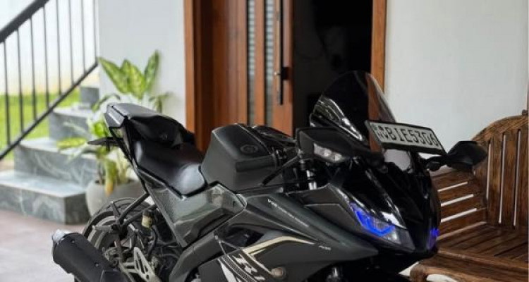 YAMAHA R15 2019