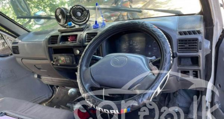 MAZDA BONGO 2004