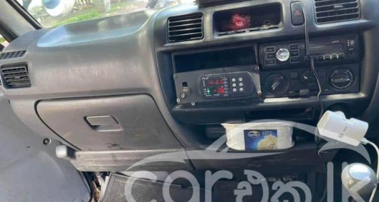 MAZDA BONGO 2004