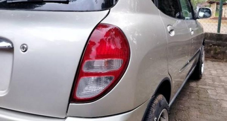 TOYOTA DUET 2000