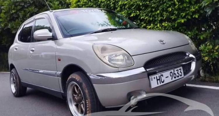 TOYOTA DUET 2000