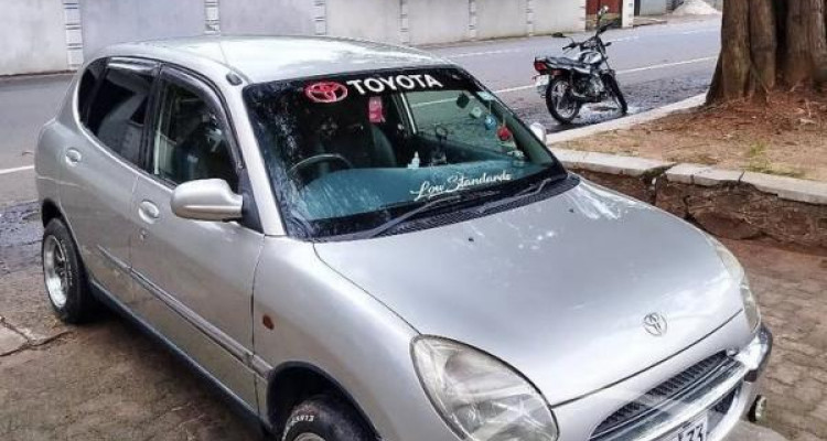 TOYOTA DUET 2000