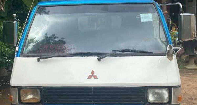 MITSUBISHI DELICA L300 1982