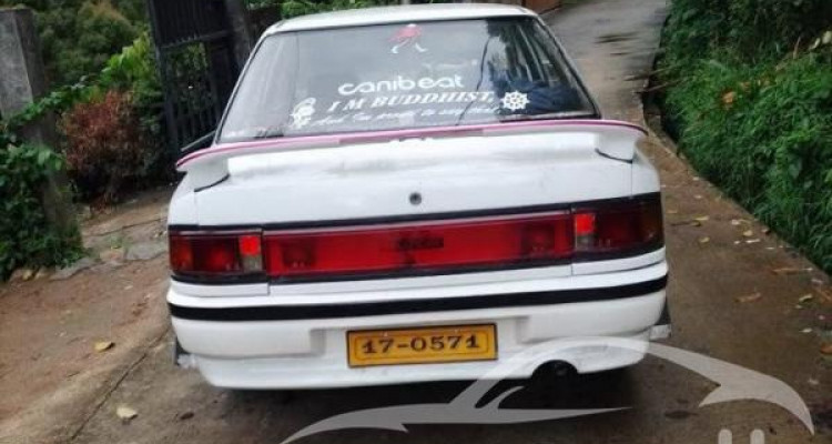 MAZDA FAMILIA 323 1990
