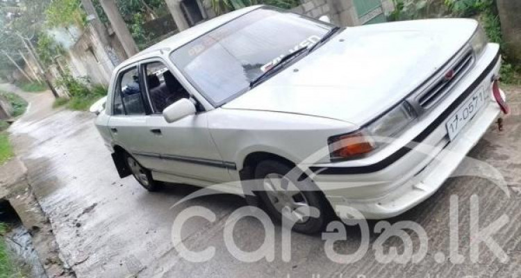 MAZDA FAMILIA 323 1990
