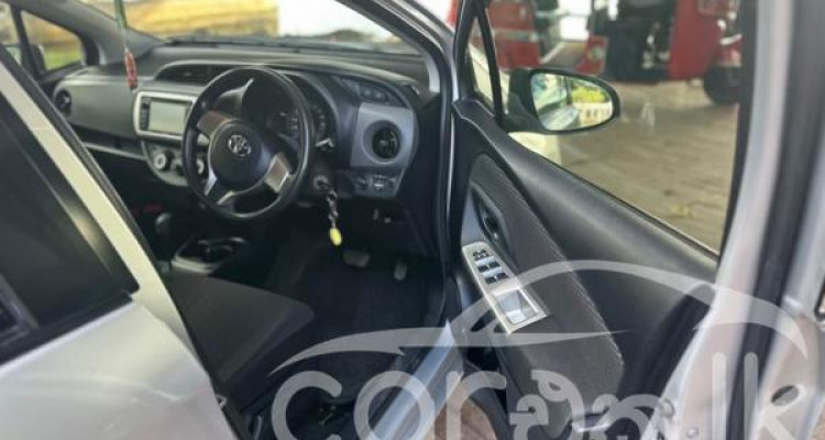 TOYOTA VITZ 2016