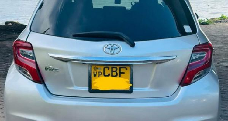 TOYOTA VITZ 2016