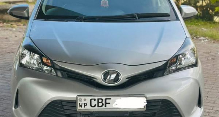 TOYOTA VITZ 2016