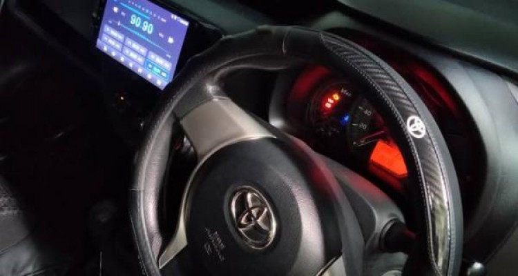 TOYOTA VITZ 2016