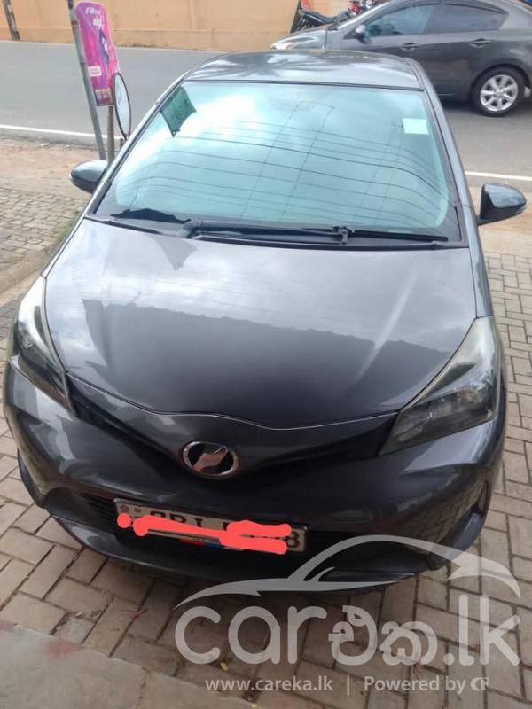TOYOTA VITZ 2016