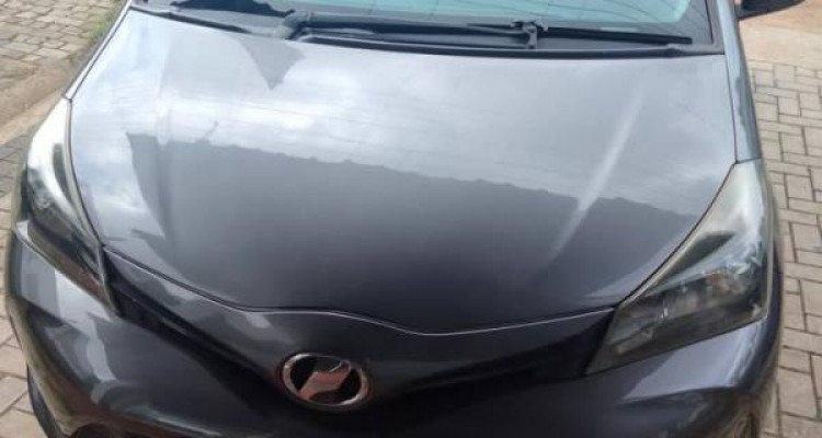 TOYOTA VITZ 2016