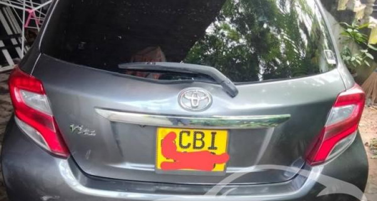 TOYOTA VITZ 2016