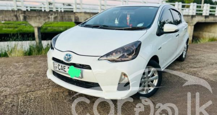 TOYOTA AQUA 2014
