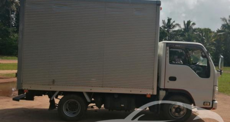 ISUZU LORRY 2014