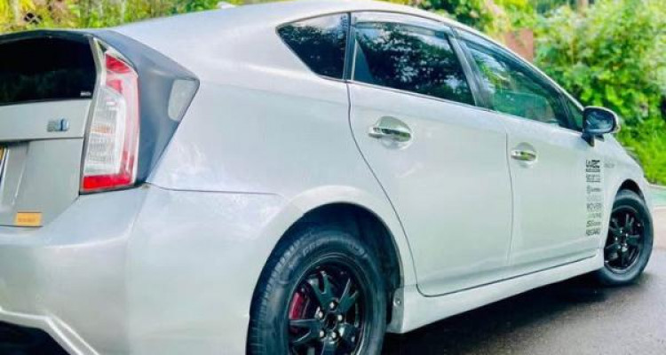 TOYOTA PRIUS 2013