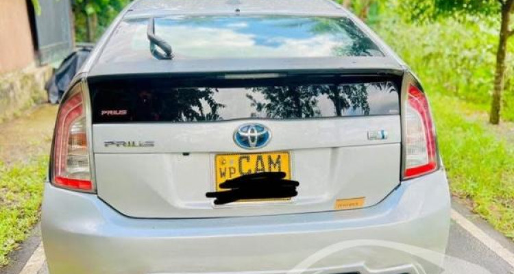 TOYOTA PRIUS 2013