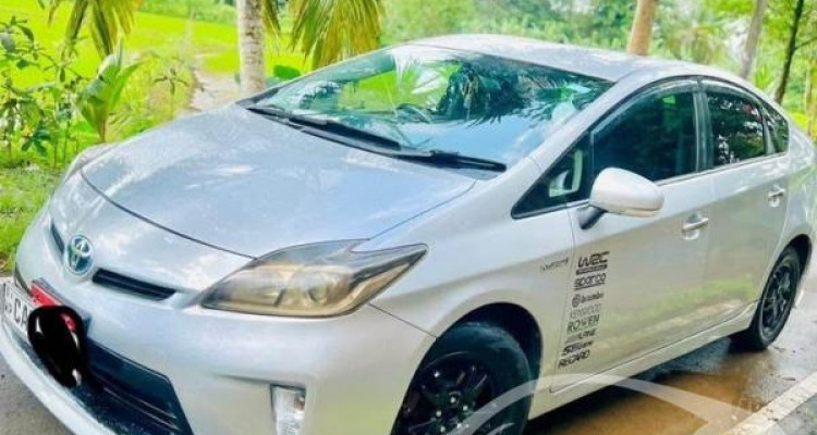 TOYOTA PRIUS 2013