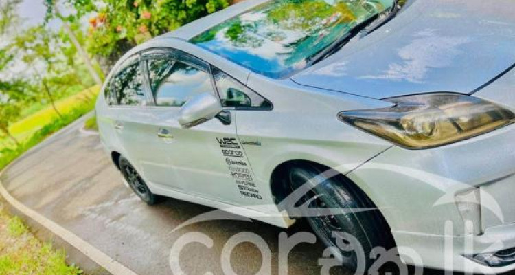TOYOTA PRIUS 2013
