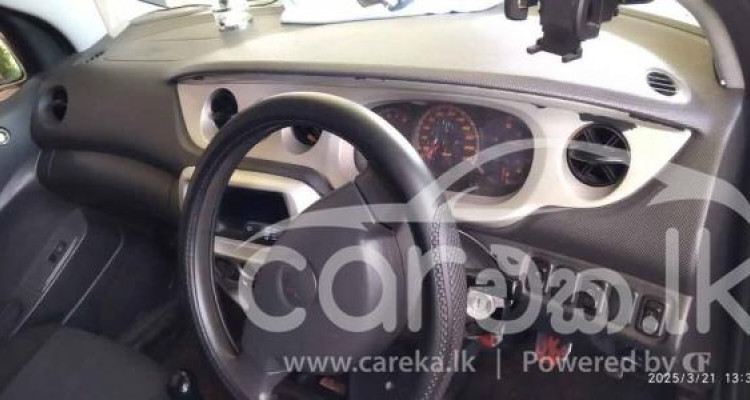 DAIHATSU YRV 2006