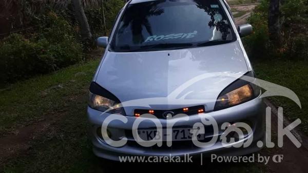 DAIHATSU YRV 2006