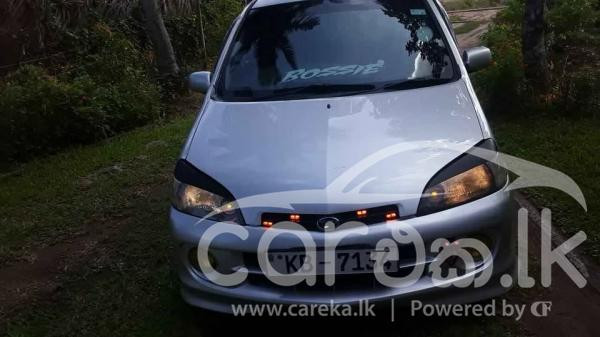DAIHATSU YRV 2006