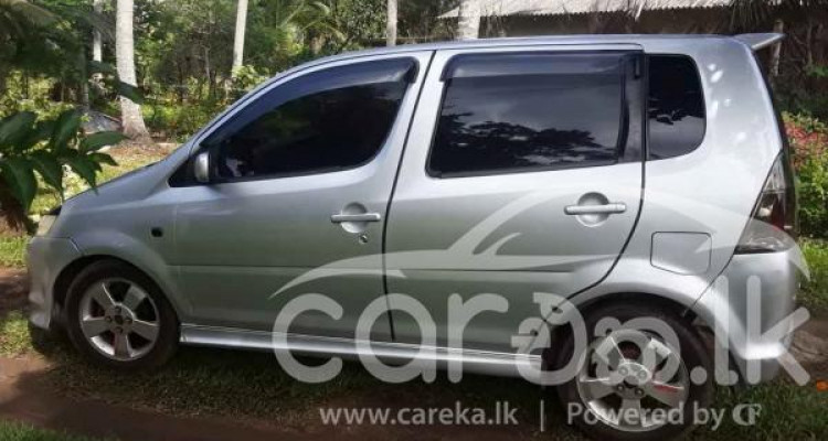 DAIHATSU YRV 2006
