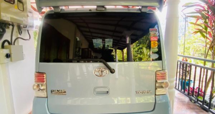 TOYOTA PIXIS 2015
