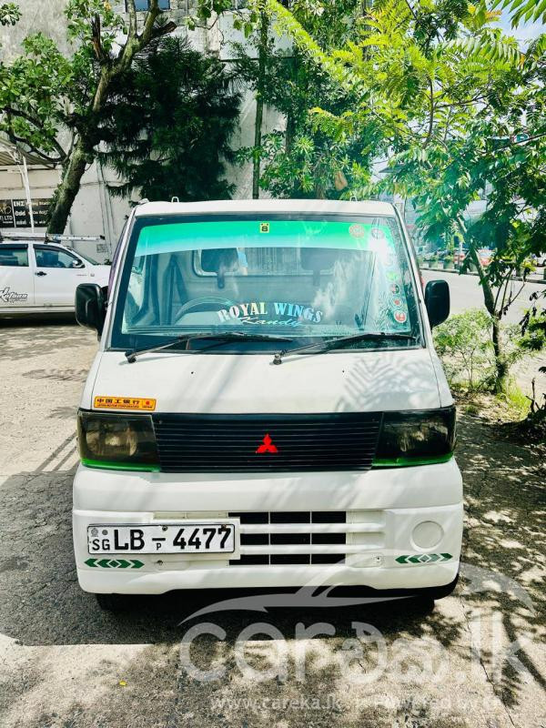 MITSUBISHI U61 2002
