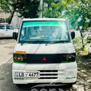 MITSUBISHI U61 2002