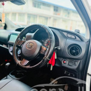 TOYOTA VITZ 2017