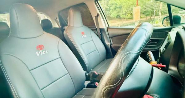 TOYOTA VITZ 2017